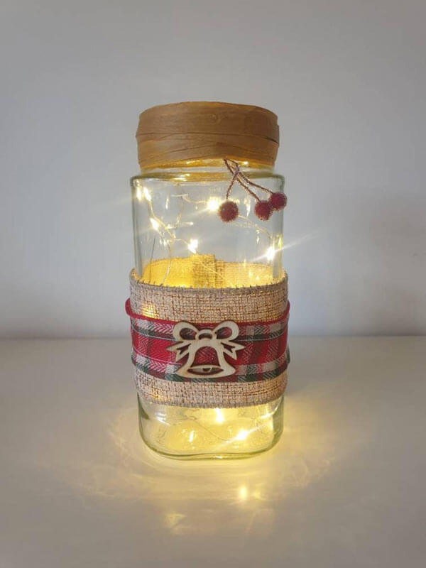 DIY Christmas lantern with glass jar (1)