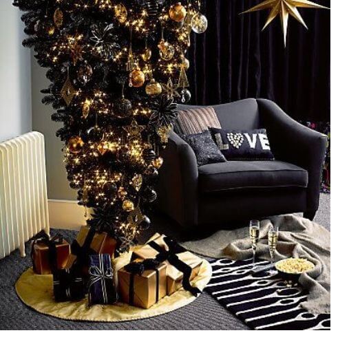 Decorate a glamorous Christmas tree in black 1 (1)