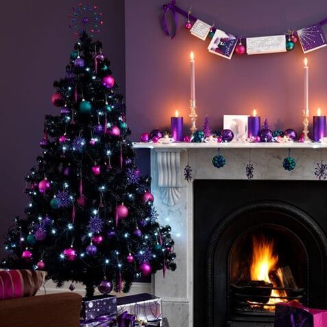 Decorate a glamorous Christmas tree in black