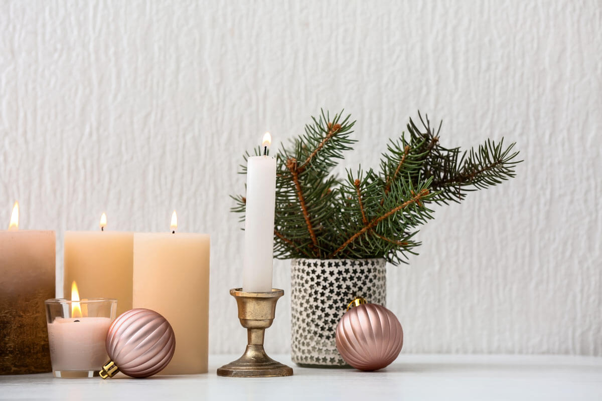 Decorate with pine branches and candles (1)
