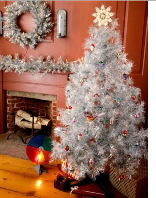 Decorating ideas for a silver Christmas tree (1)