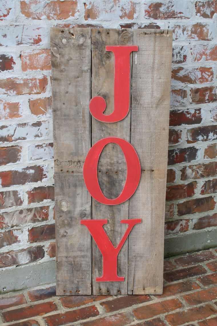 Decorative sign 'Joy' on wood (1)