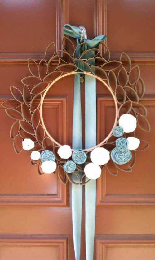 Decorative wreath with flowers (1)