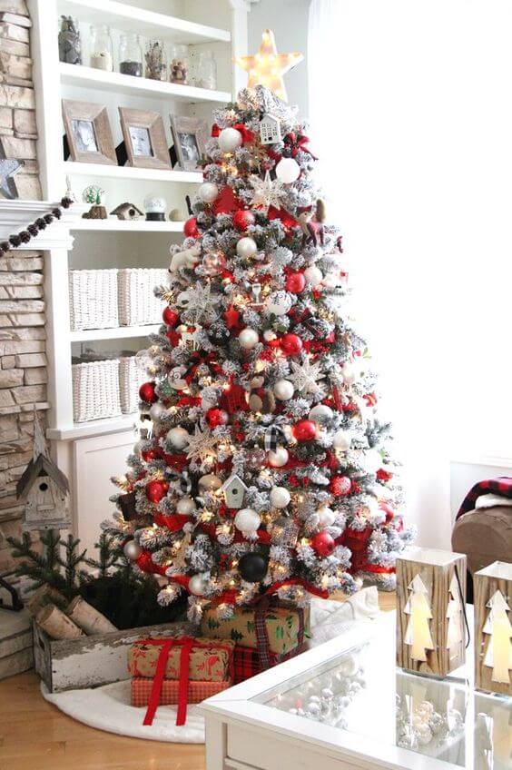 Dress up the Christmas tree in red and white (1)