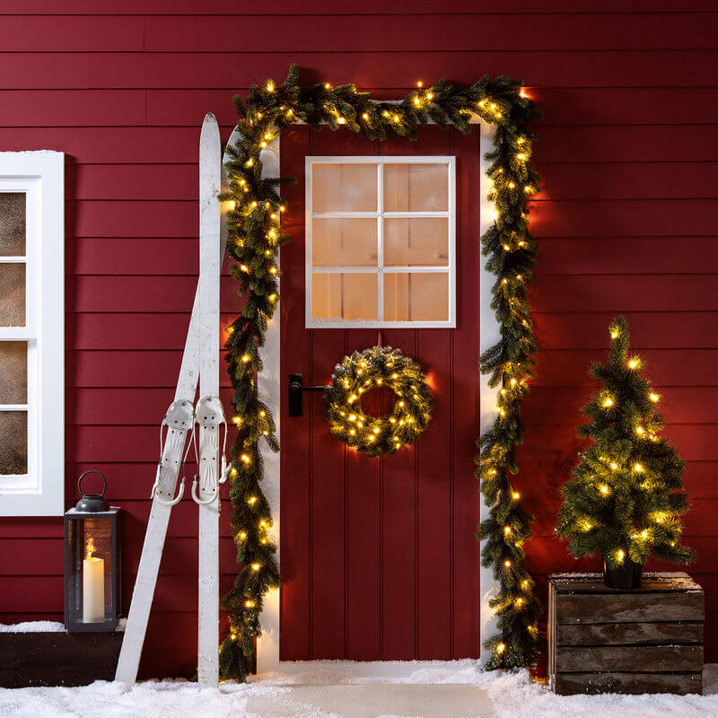 Fir branches to decorate the front door (1)