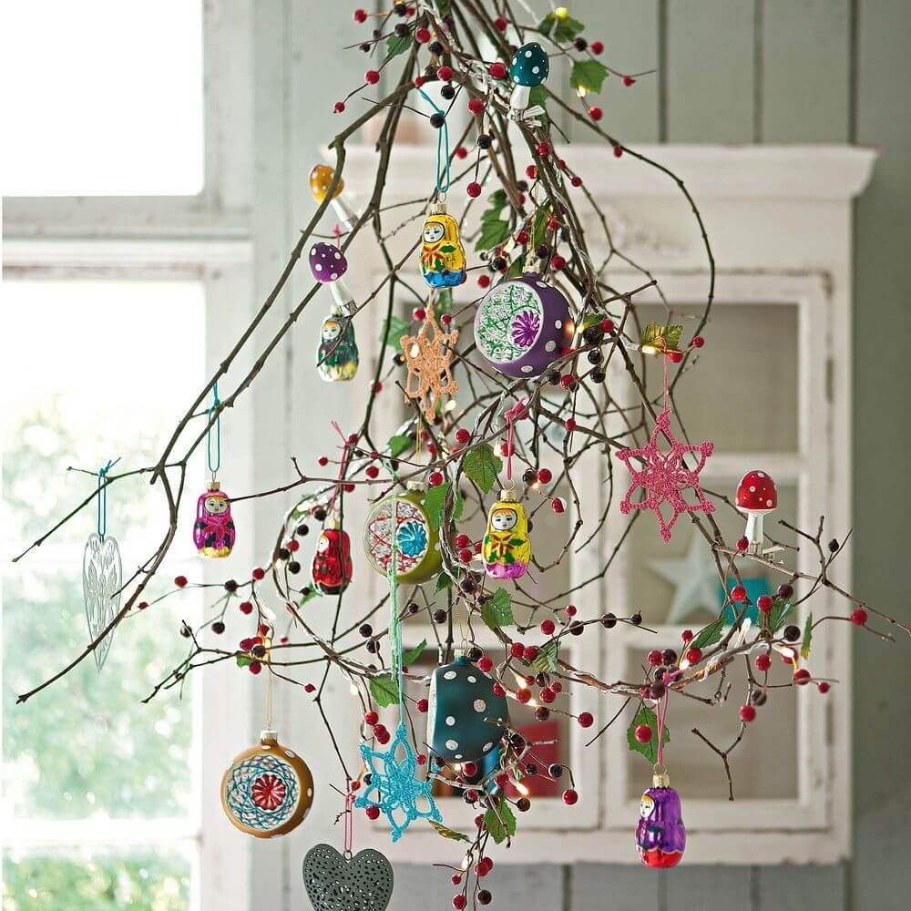 Hang branches with small dolls (1)
