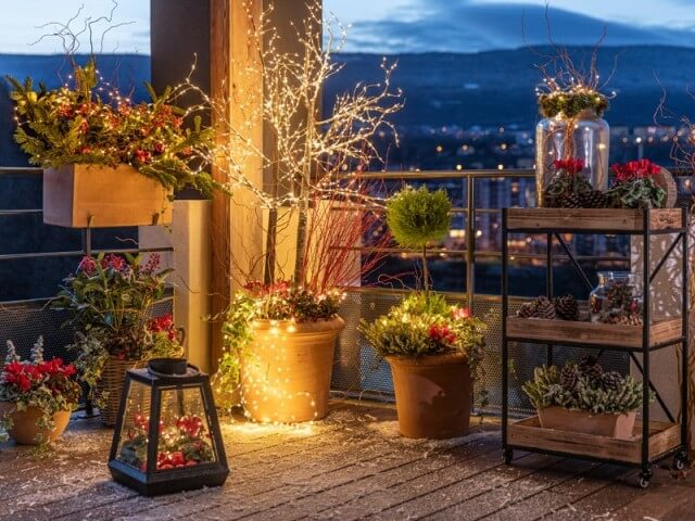 Light up your balcony for Christmas (1)
