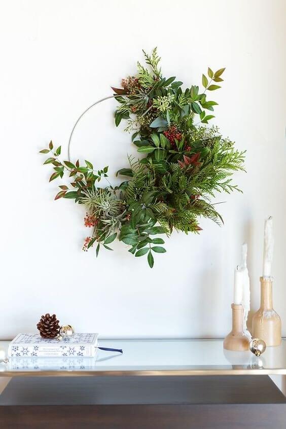 Make a vegetable wreath as a Christmas wall decoration 