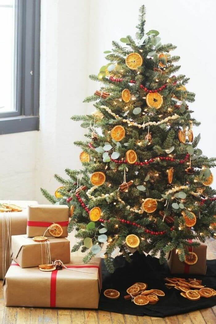 Orange slices become Christmas balls (1)