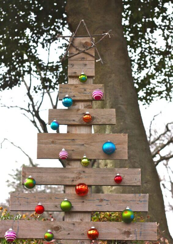 Original tree in wooden planks to make yourself to brighten up the garden (1)