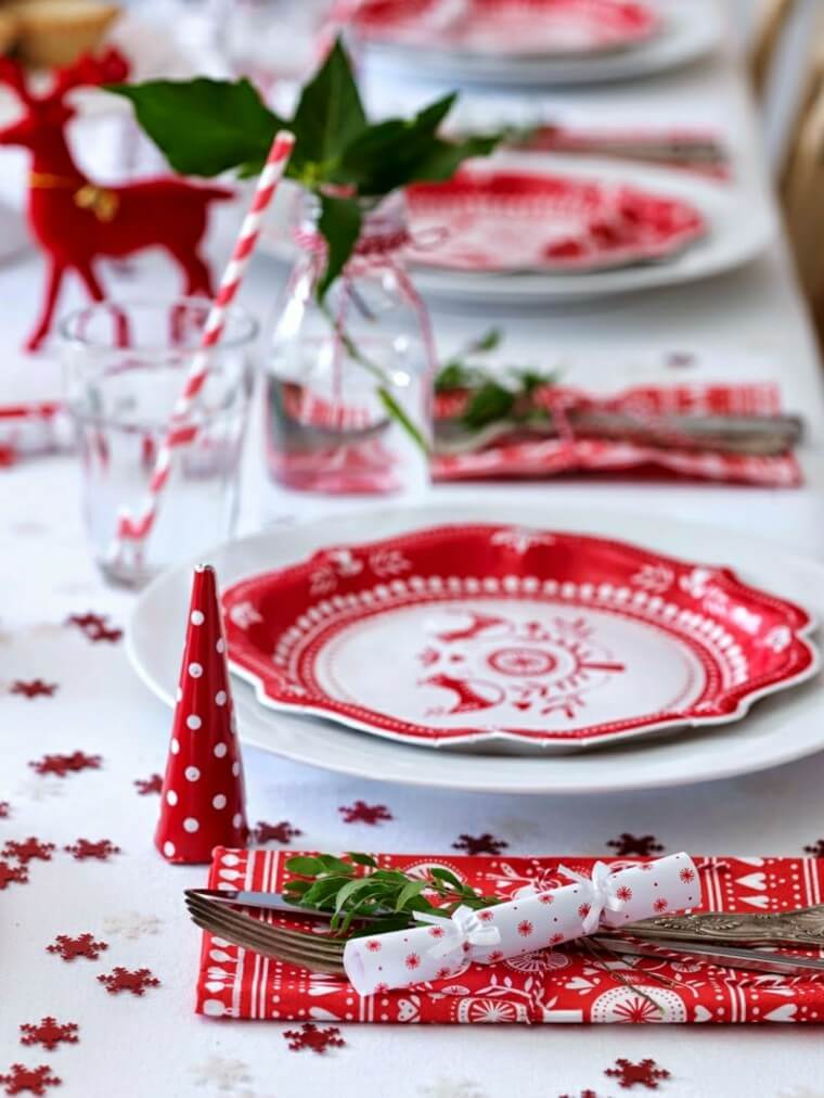 Red Christmas Table (1)