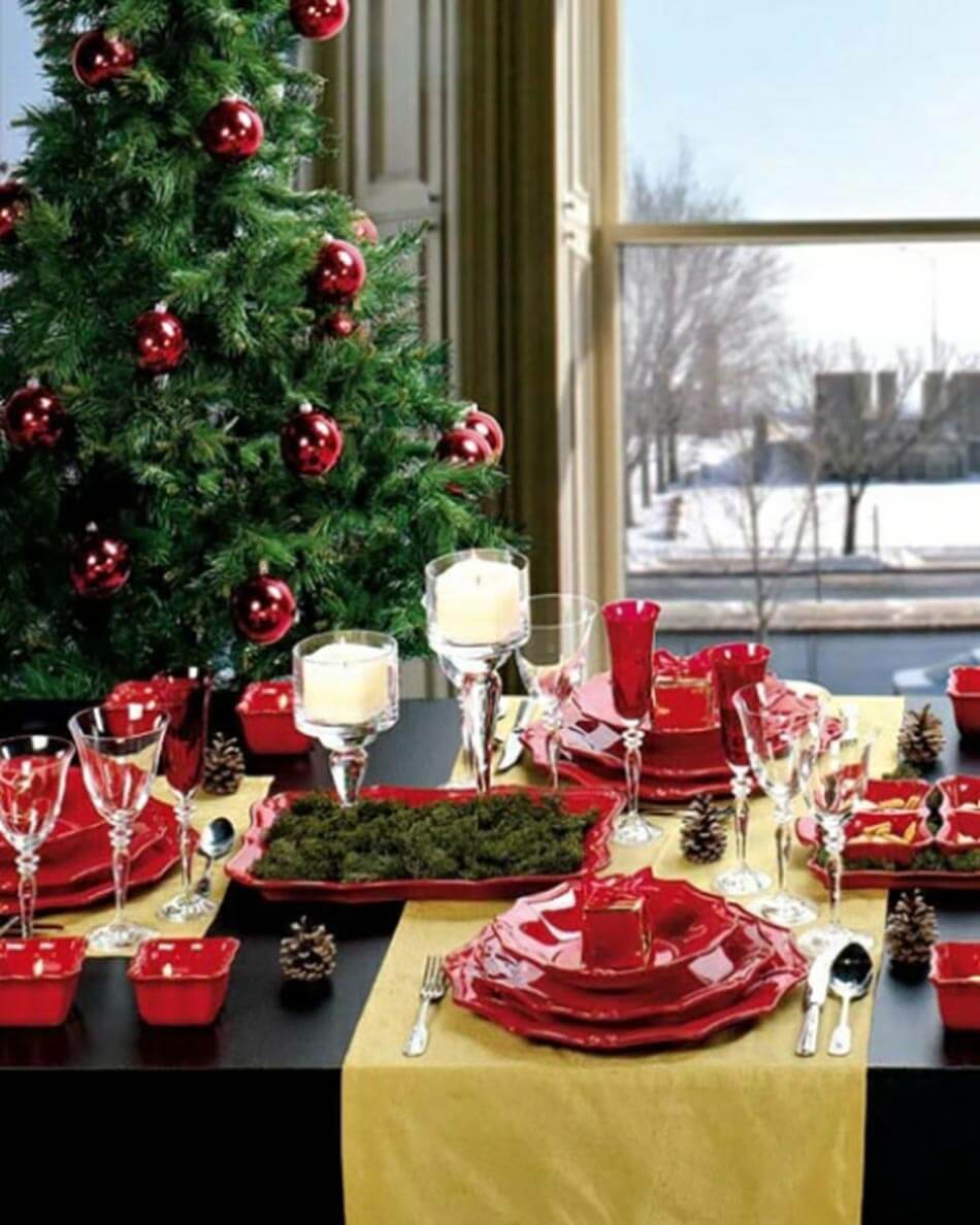 Red tableware and interesting decorative accessories (1)