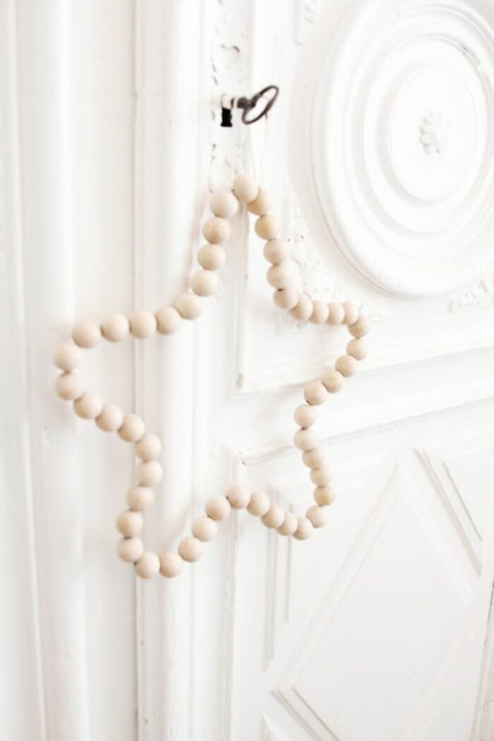 Star dice in wooden beads to complete the Scandinavian Christmas decor