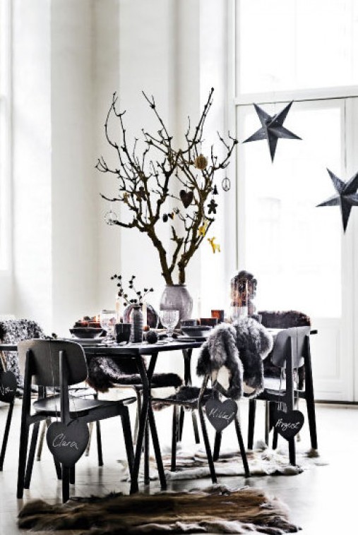 Trendy Christmas decoration in black or white