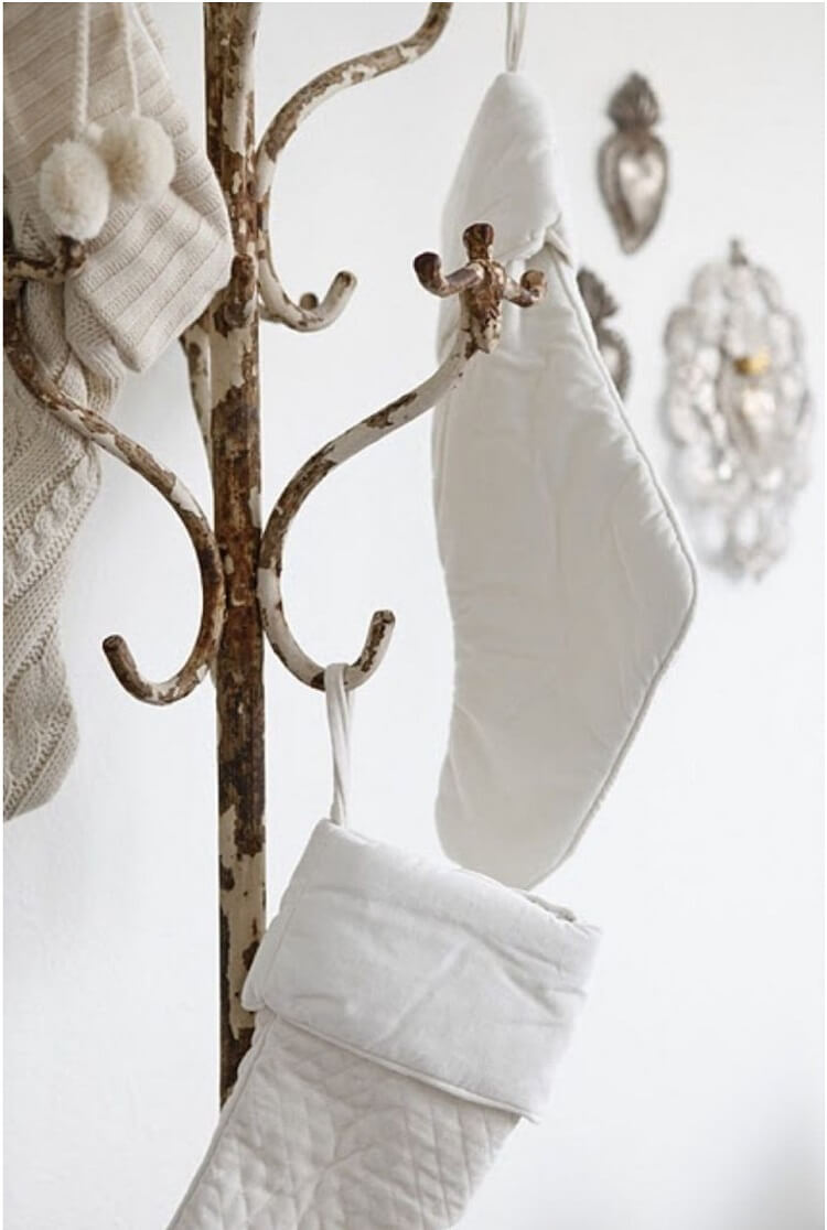 Use the coat rack to hang your socks (1)