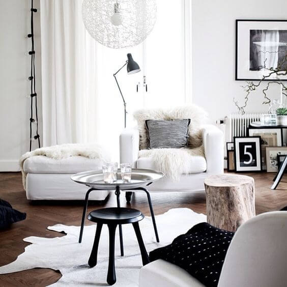 A Scandinavian living room in black & white (1)