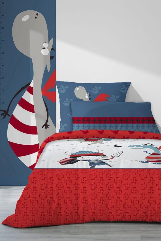 A bedroom in red and navy blue for athletes (1)