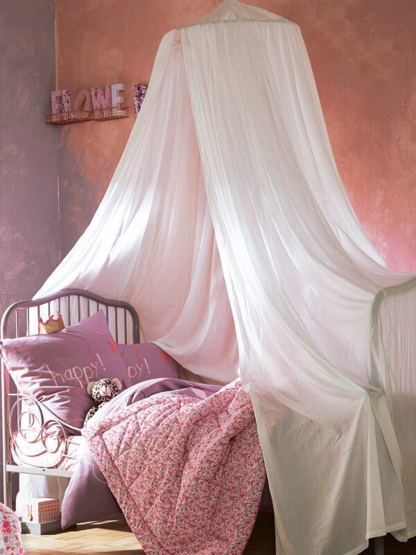A canopy to transform your bedroom into a cocoon (1)