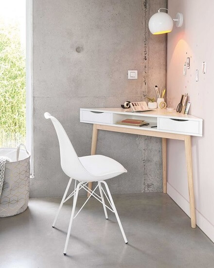 A discreet corner desk (1)