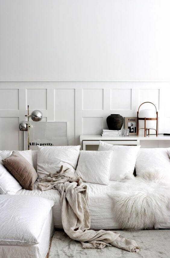 A fur on the sofa, cocooning and Scandinavian (1)