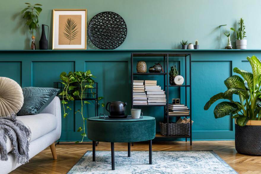 A maximalist style with rich hues in the living room (1)