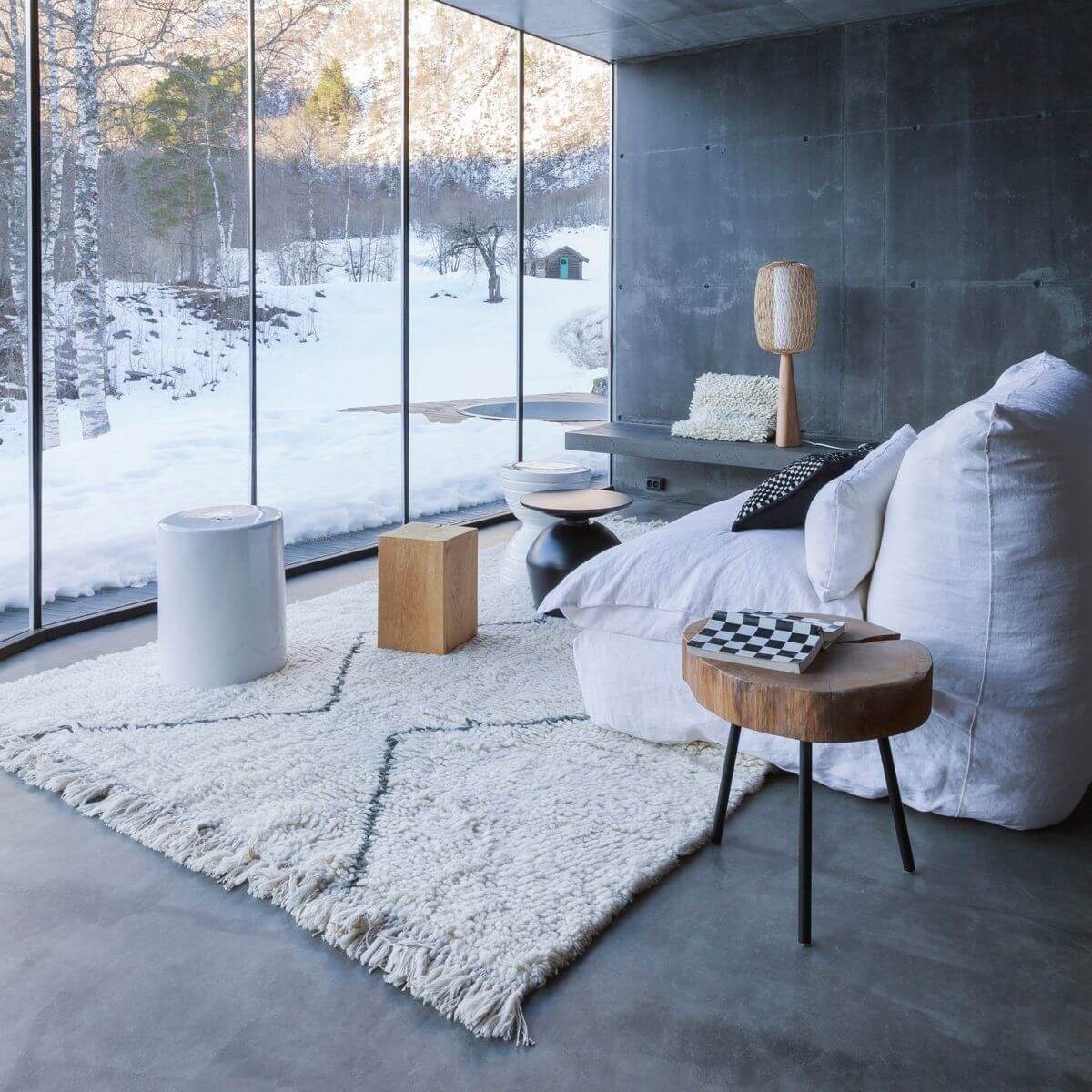 A two-tone rug in pure natural wool (1)