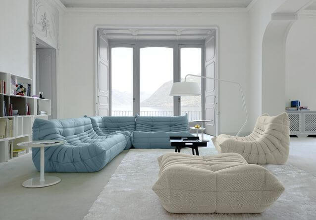 A white living room with a very zen atmosphere (1)