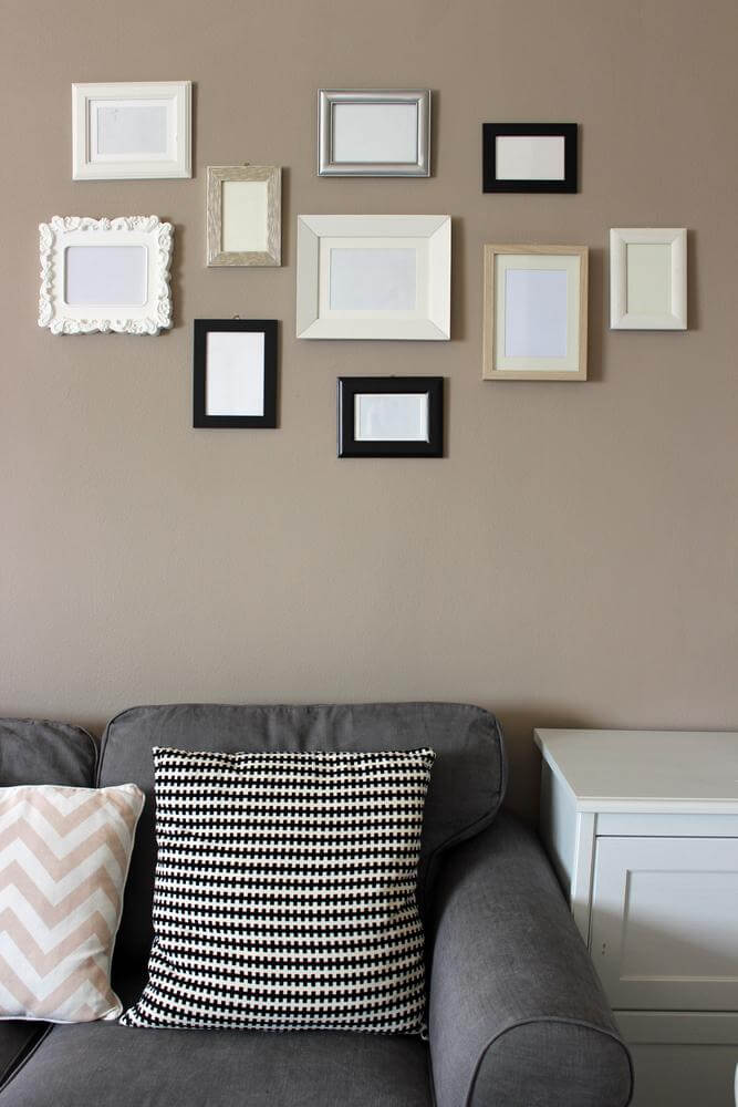 An association of frames in monochrome in the living room (1)