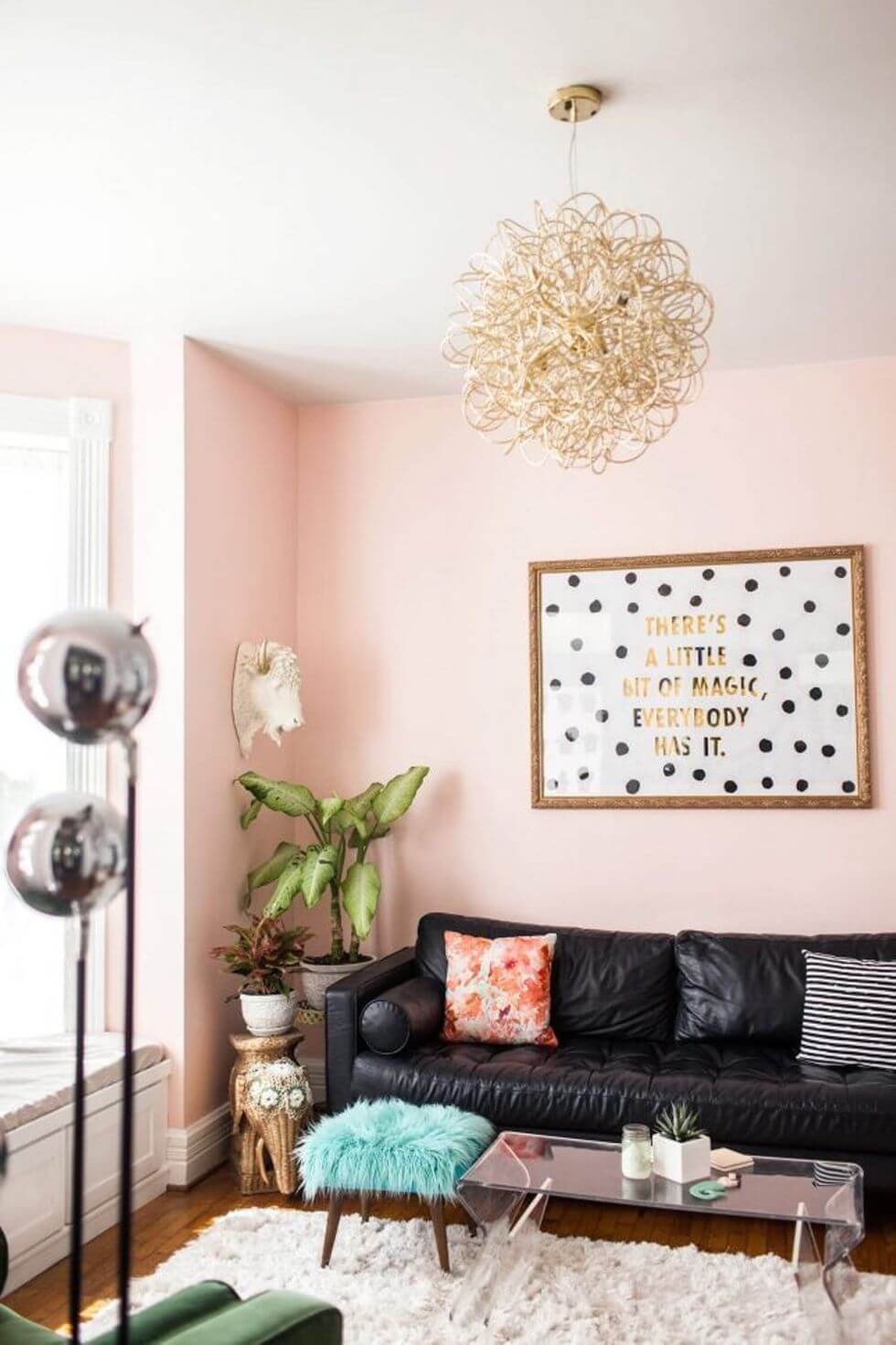 Light colors to make the room bigger (1)