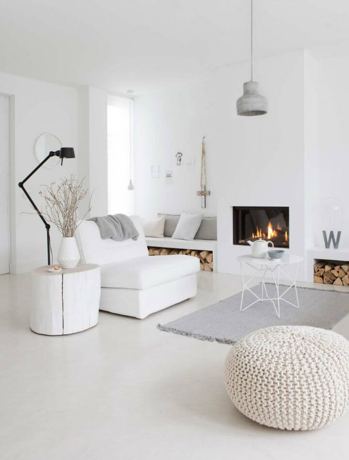 Minimalist white living room (1)