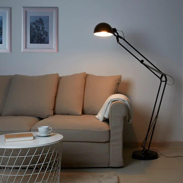 The floor lamp is inspired by the famous Jieldé lamp (1)