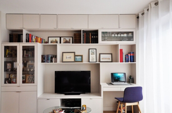 Use a corner of the TV cabinet to set up a desk (1)