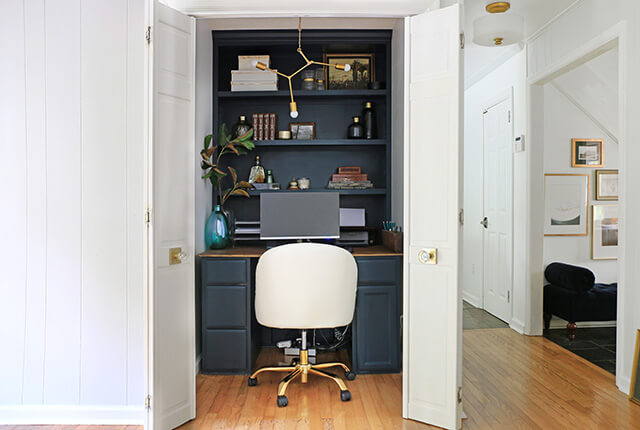 set up an office area in a closet (1)