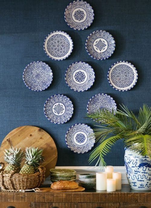20 Ideas To Decorate The Wall With Plates Flawssy - Plates On The Wall Ideas