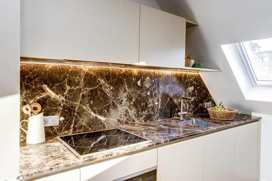 A Carrara marble splashback (1)