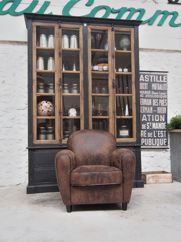 A big leather armchair (1)
