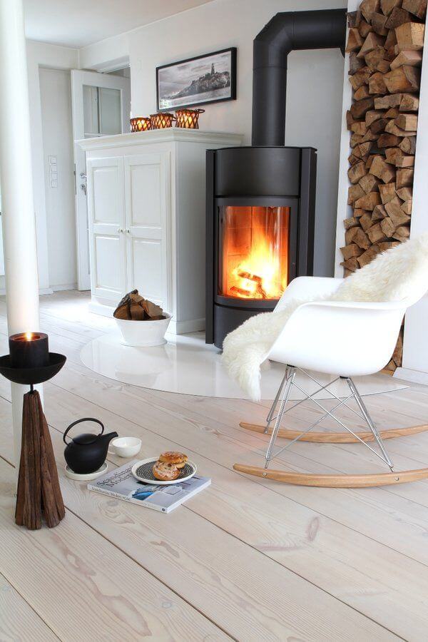 A black stove to warm up a cocooning interior (1)