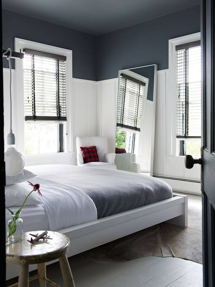 A blue ceiling in a white bedroom (1)