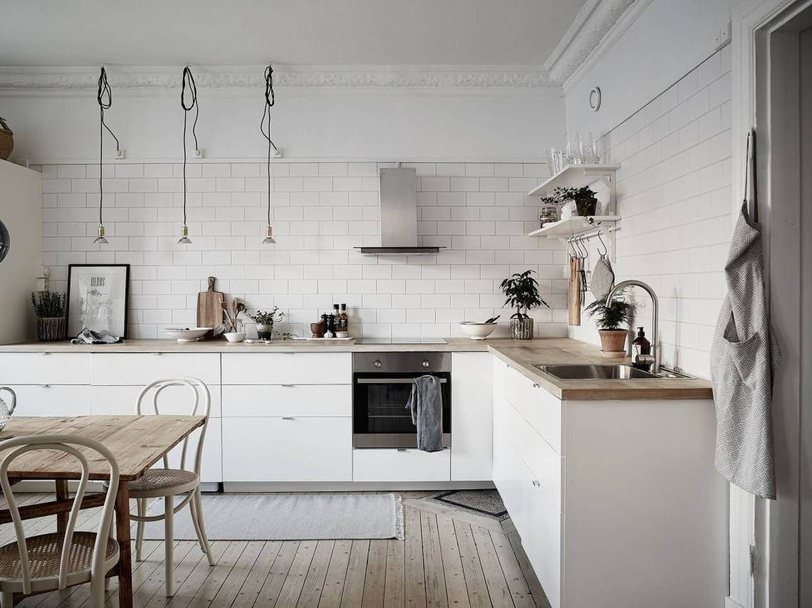 A kitchen without wall units (1)