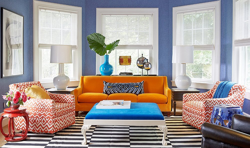 A living room that is too colorful and motley (1)