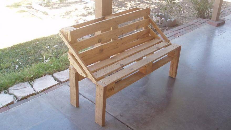 A pallet bench (1)