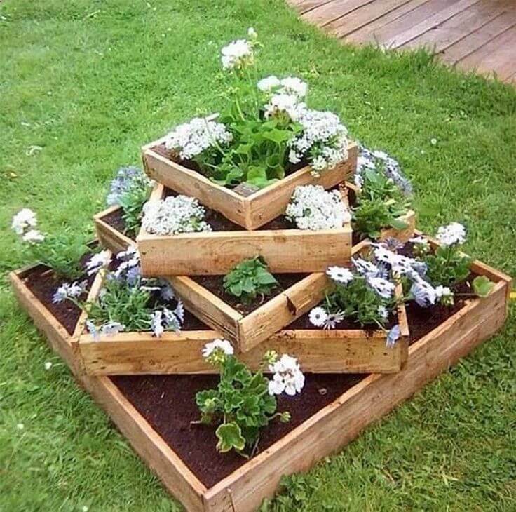A pyramid of planters (1)