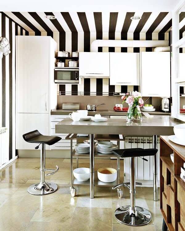 A striped strip to stretch the kitchen space (2)