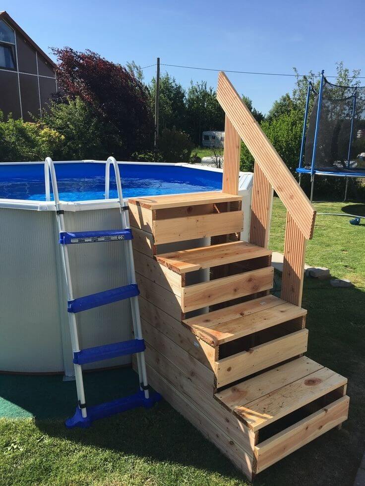 A swimming pool ladder (1)
