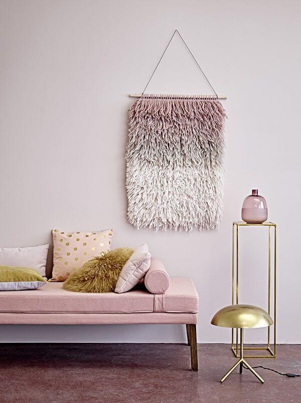 Adopt a colorful weave on the living room wall (1)