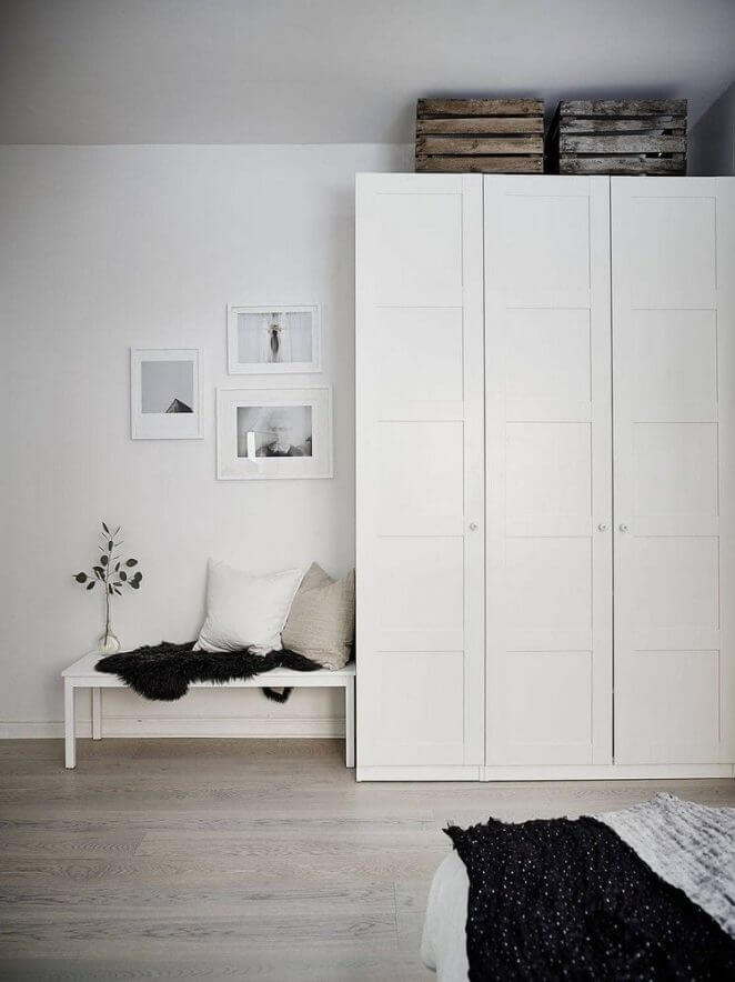 Closets in neutral colors in the bedroom (2)