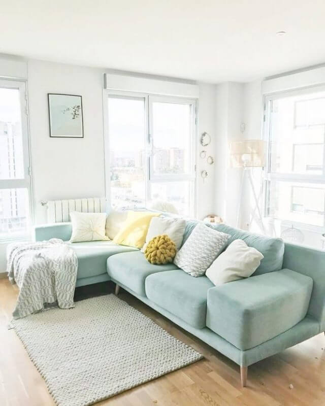 Cool or pastel colors in the living room (1)