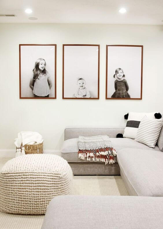 Hang your family portraits in the living room (1)
