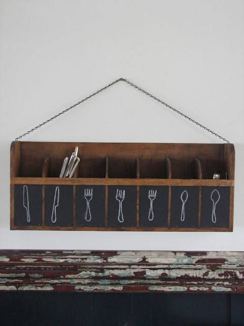 Hanging lockers for cutlery (1)