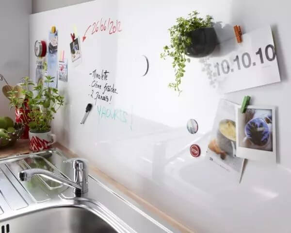 Magnetic coverings for a playful and original splashback (1)